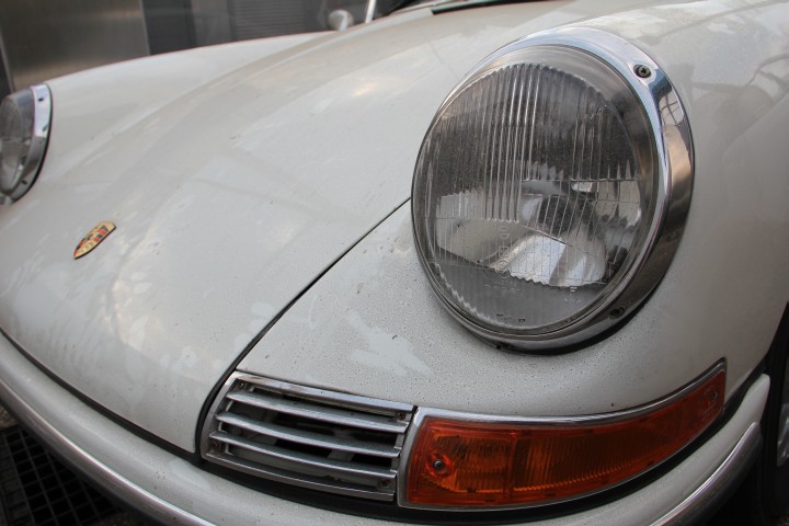 H1 Schweinwerfer beim Porsche 911 Coupé von 1965 - gut, aber nicht mehr gut genug für den TÜV